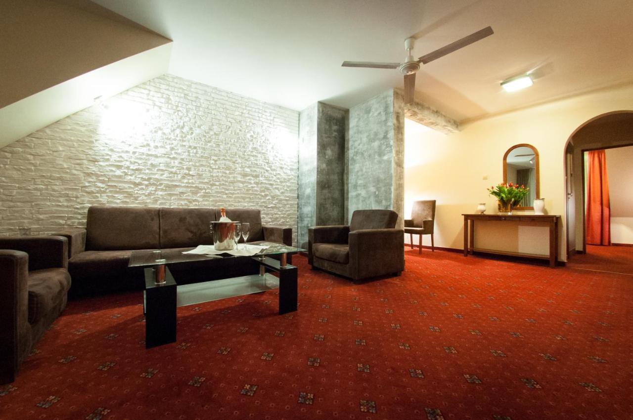 Secession Hotel Leczna Zewnętrze zdjęcie