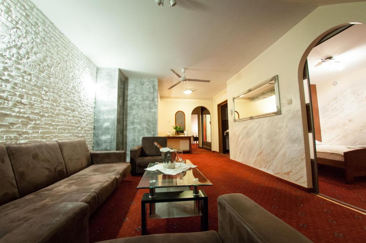 Secession Hotel Leczna Zewnętrze zdjęcie