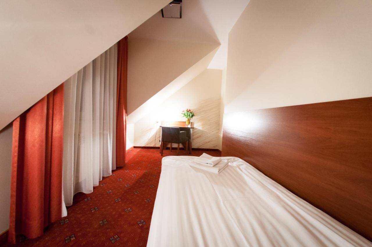 Secession Hotel Leczna Zewnętrze zdjęcie